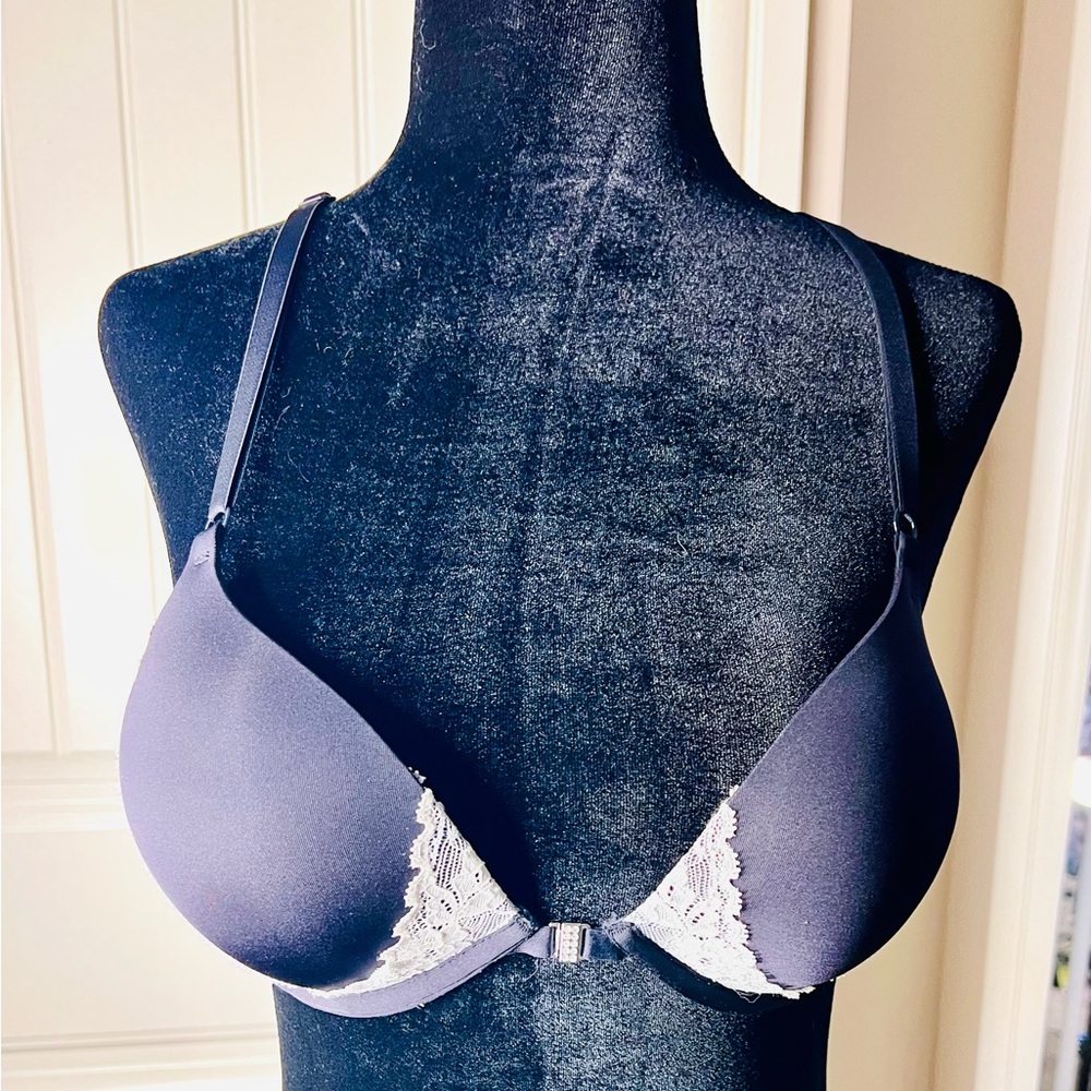 The Show Off La Senza Black/White Lace Covered Padded Open Front Bra Size 34B.